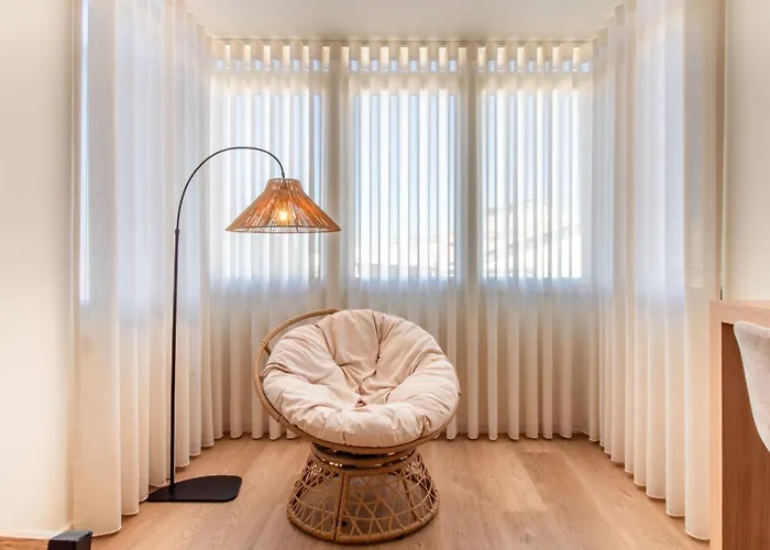 Peaceful 1br Near Metro By Lovelystay بورتو