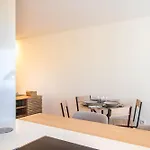 아파트 Peaceful 1br Near Metro By Lovelystay