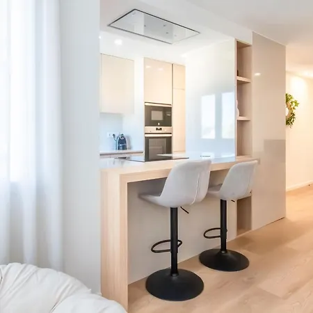 Peaceful 1br Near Metro By Lovelystay Appartement Oporto