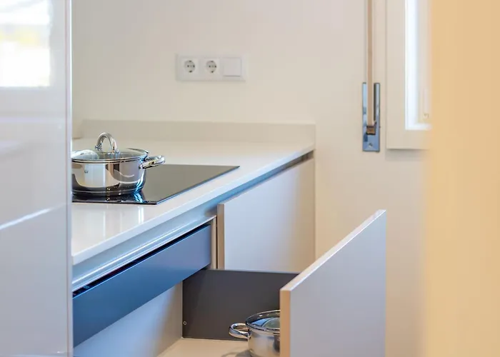 Peaceful 1br Near Metro By Lovelystay Oporto